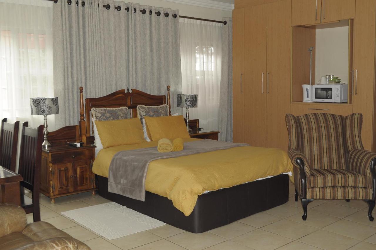 @Home Guest House 루스텐버그 외부 사진