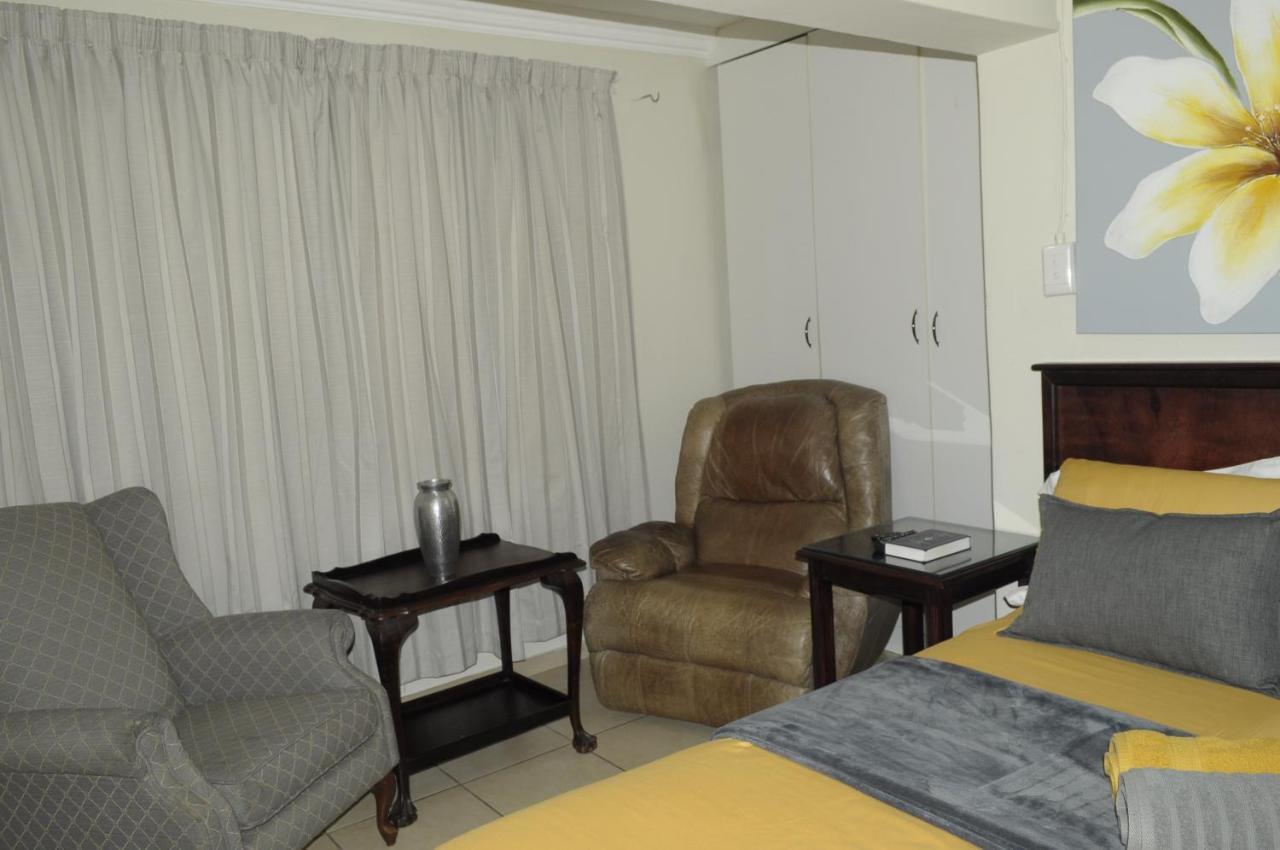 @Home Guest House 루스텐버그 외부 사진