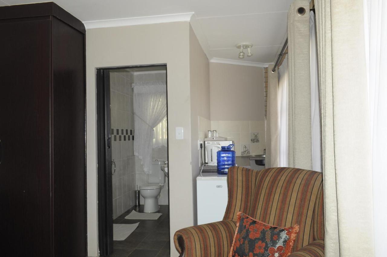 @Home Guest House 루스텐버그 외부 사진