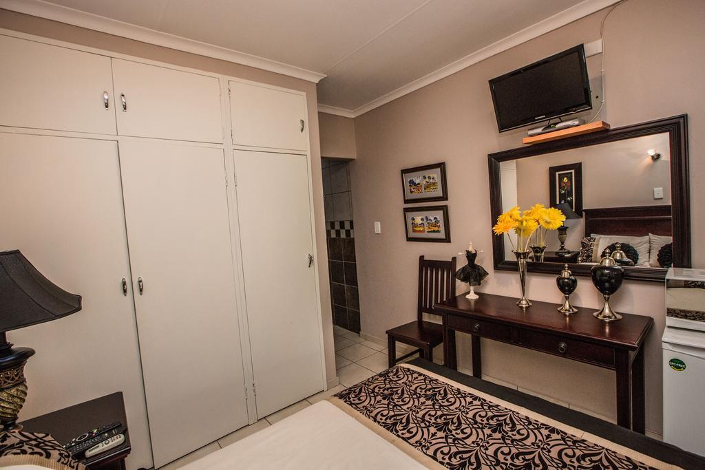 @Home Guest House 루스텐버그 외부 사진